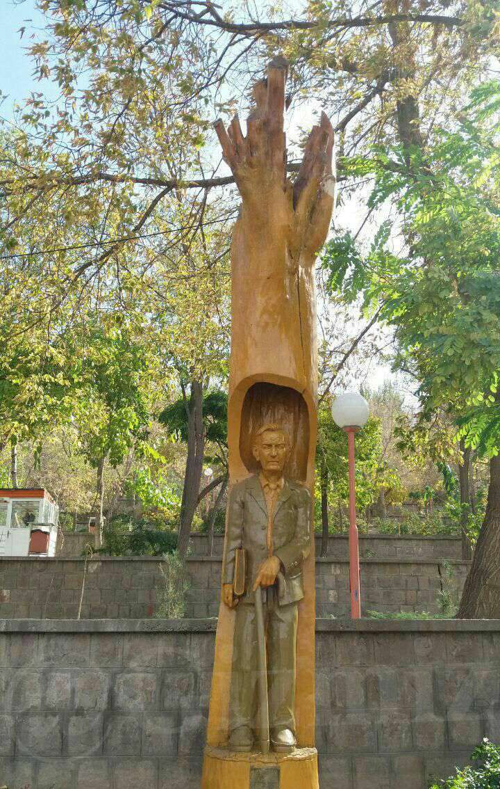 استفاده خلاقانه از درخت خشک شده ،مجسمه درختی استاد شهریار